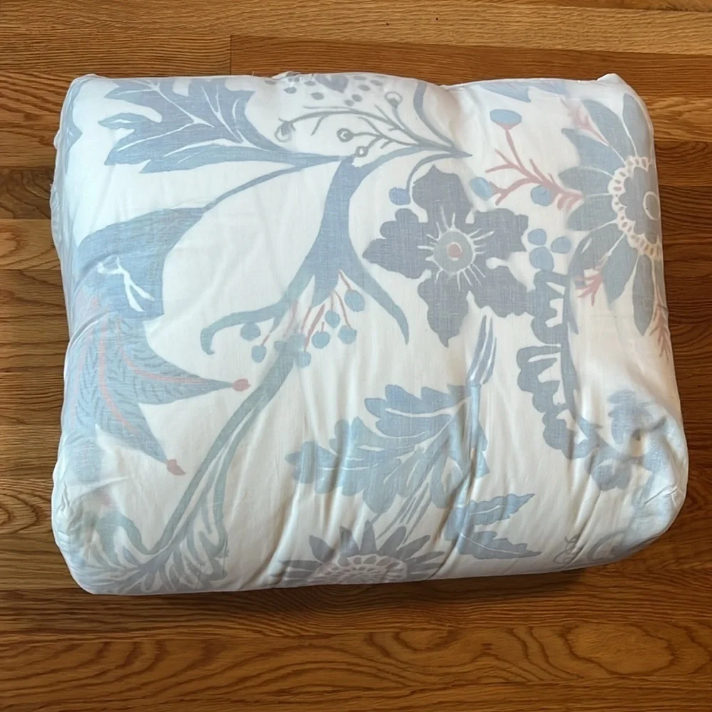 Anthropologie Velvet Hollyhock Queen Quilt NWT
